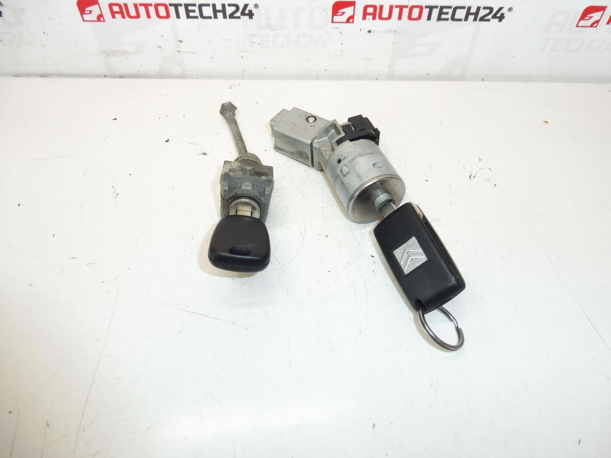 Uppsättning lås och 2 nycklar Citroën Peugeot 4162kf 4162kc