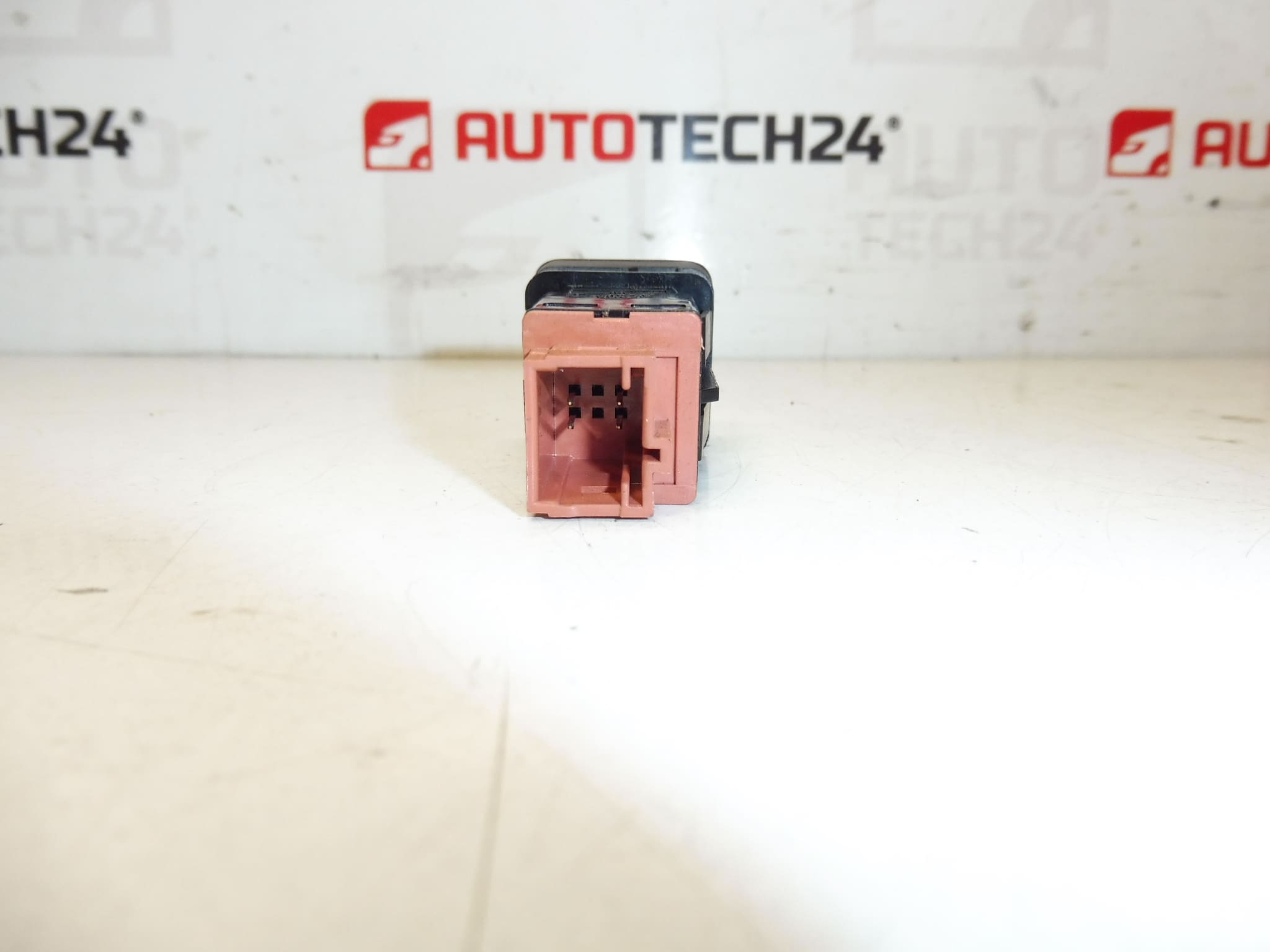 Öppna Citroën DS 9664235DU bränsletank - Bild 2