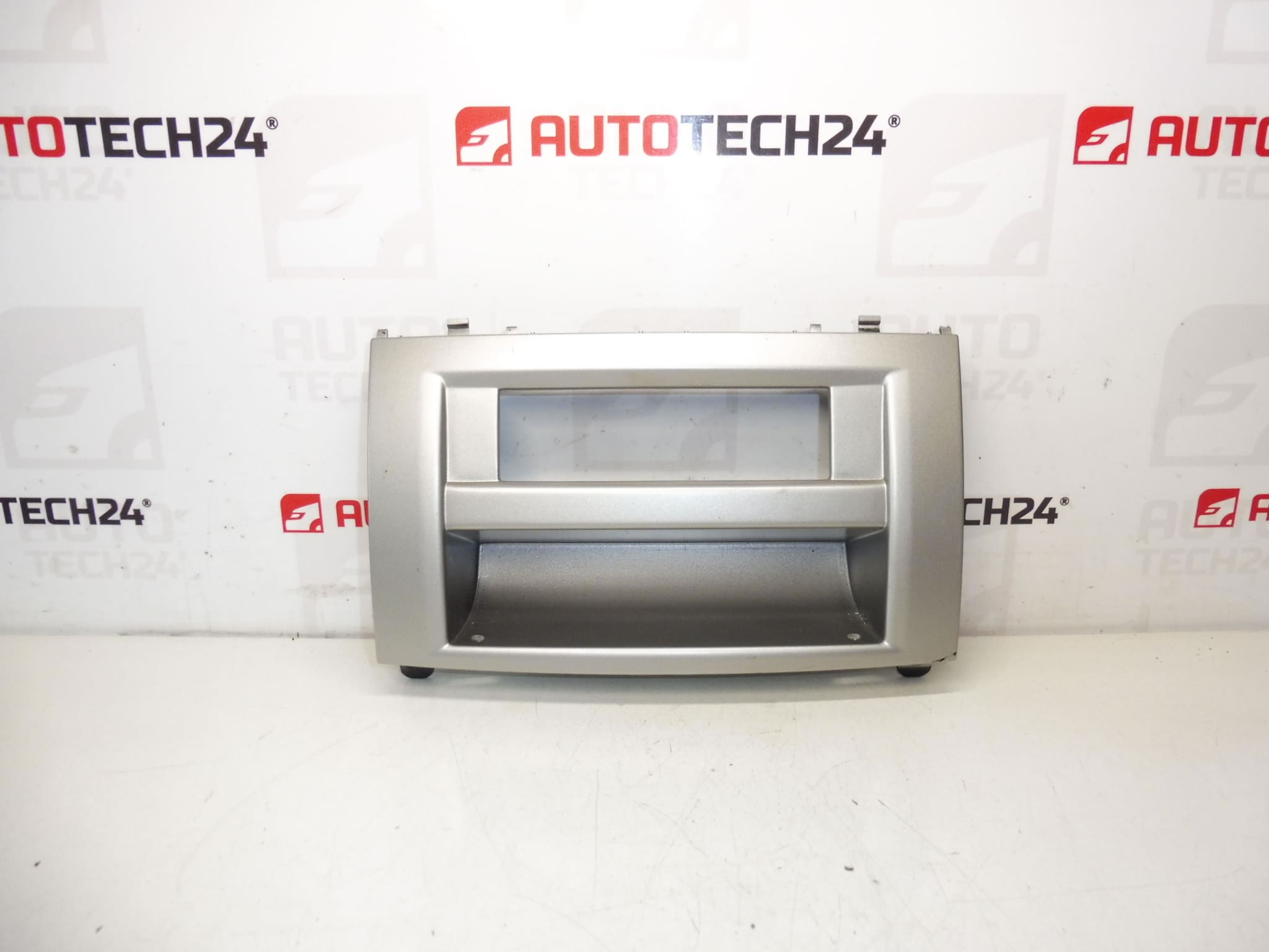 Peugeot 407 radioskärmram 9657788777