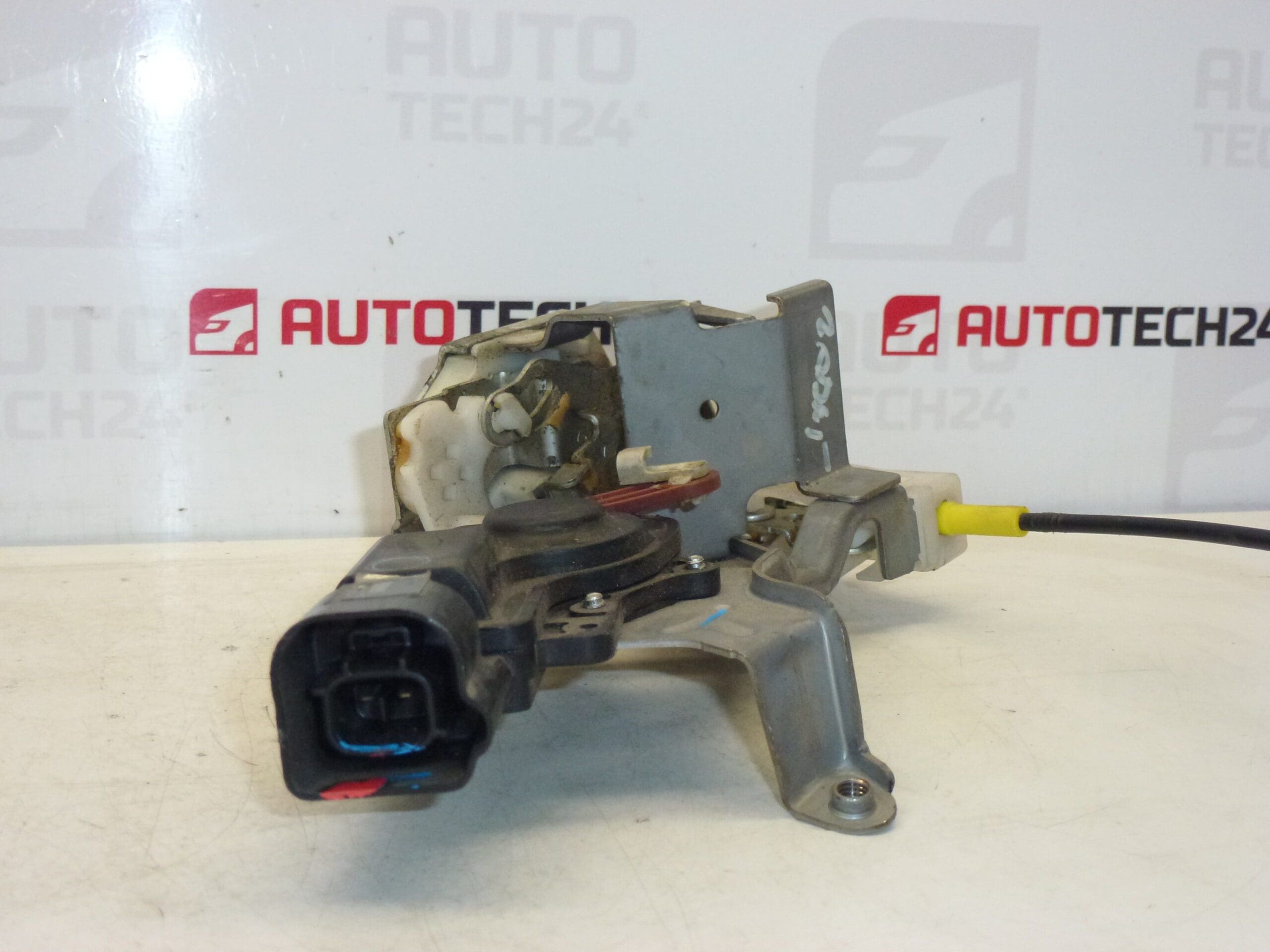 Höger bakdörrlås Citroën C1 Peugeot 107 9138G7