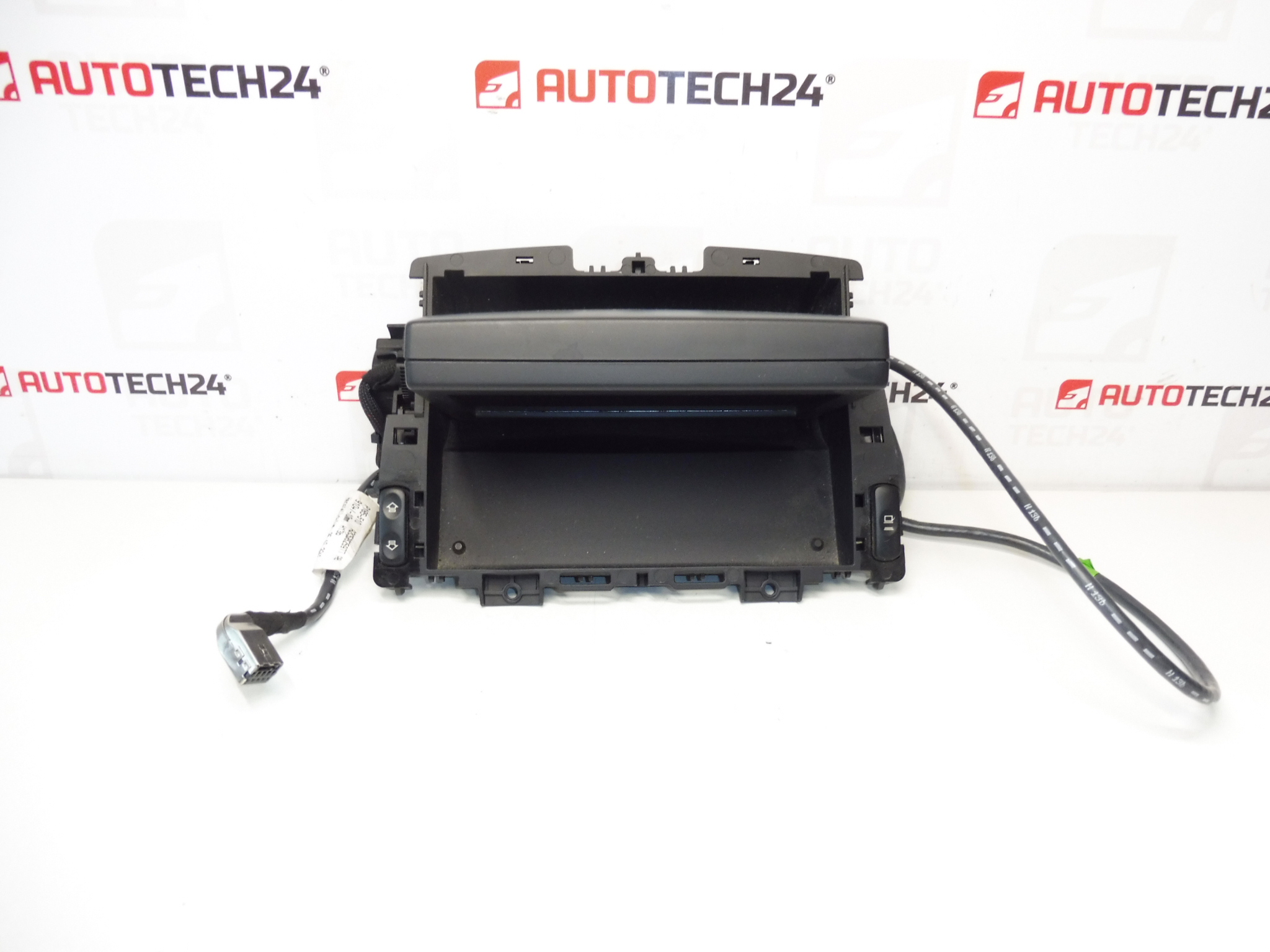 Radio datorskärm Peugeot 3008 5008 96735367ZD 6593E4
