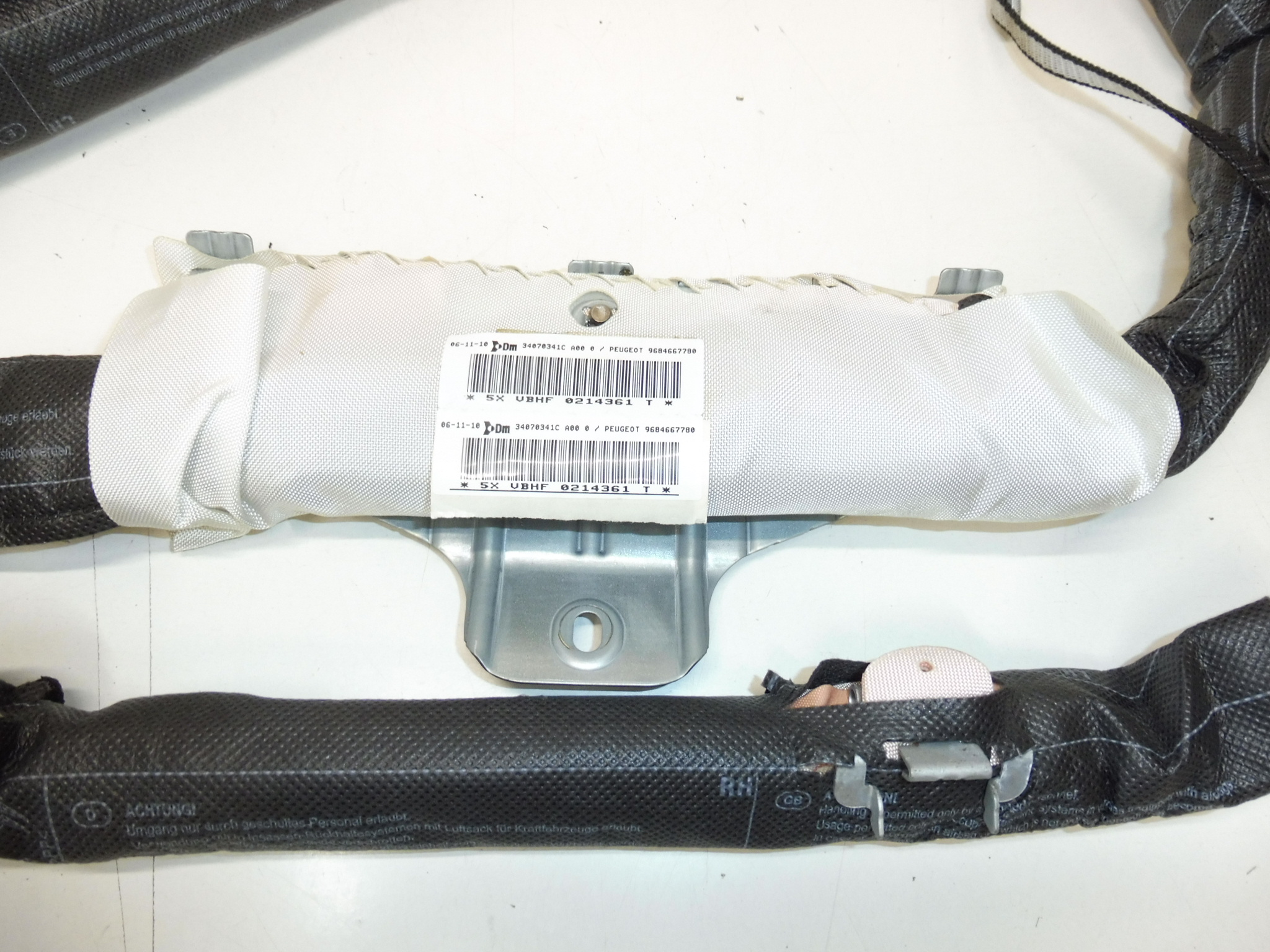 Sidokrockkudde höger Peugeot 3008 5008 9684667780 8335WP