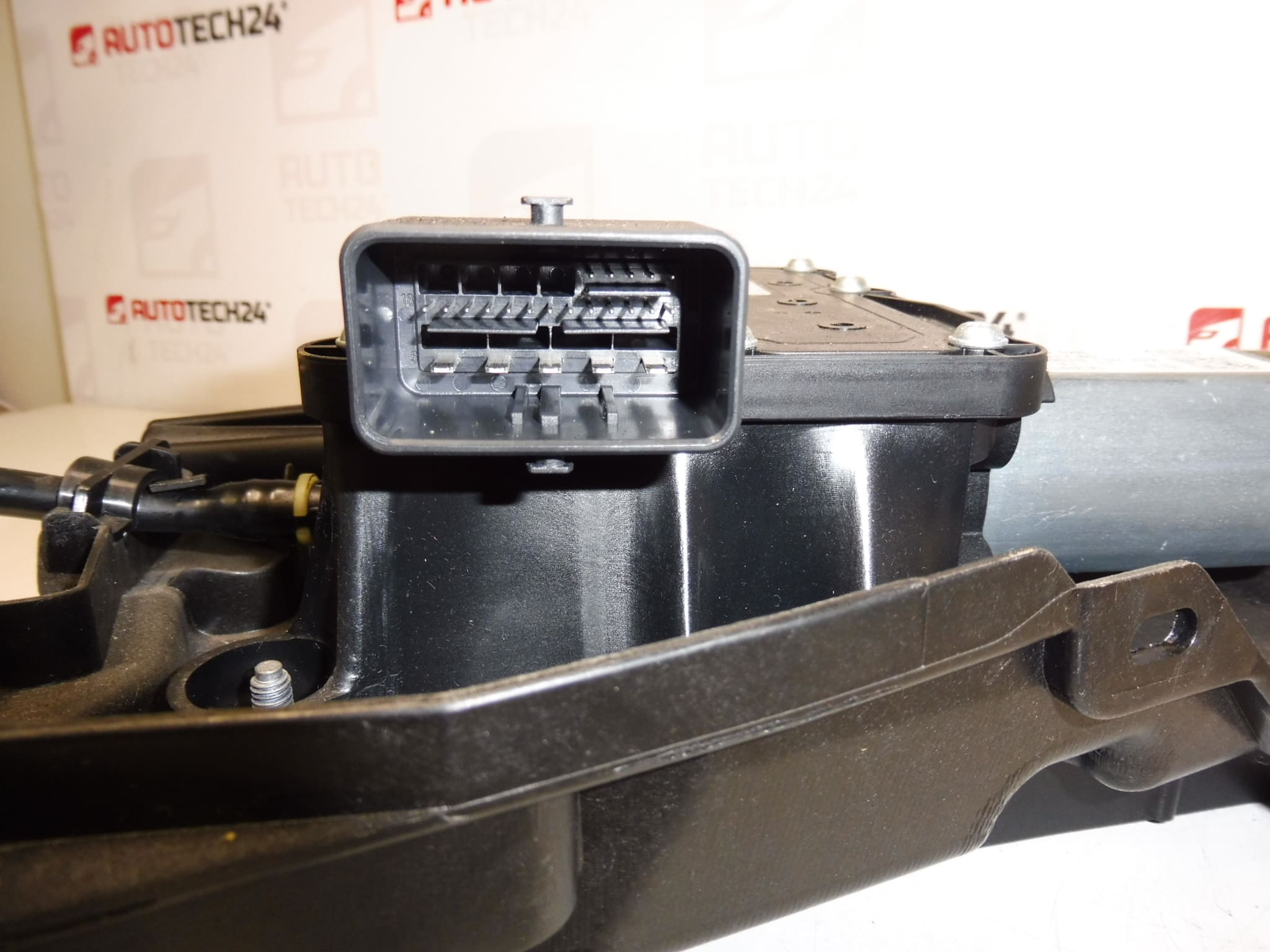 Elektronisk handbroms Peugeot 3008 I 0204280099 9684898480 470209 - Bild 2