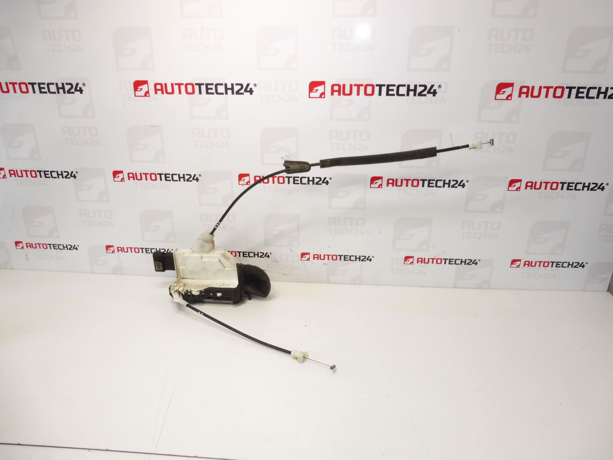 Vänster framdörrlåsförare Peugeot 3008 5008 9800623180 9135HF