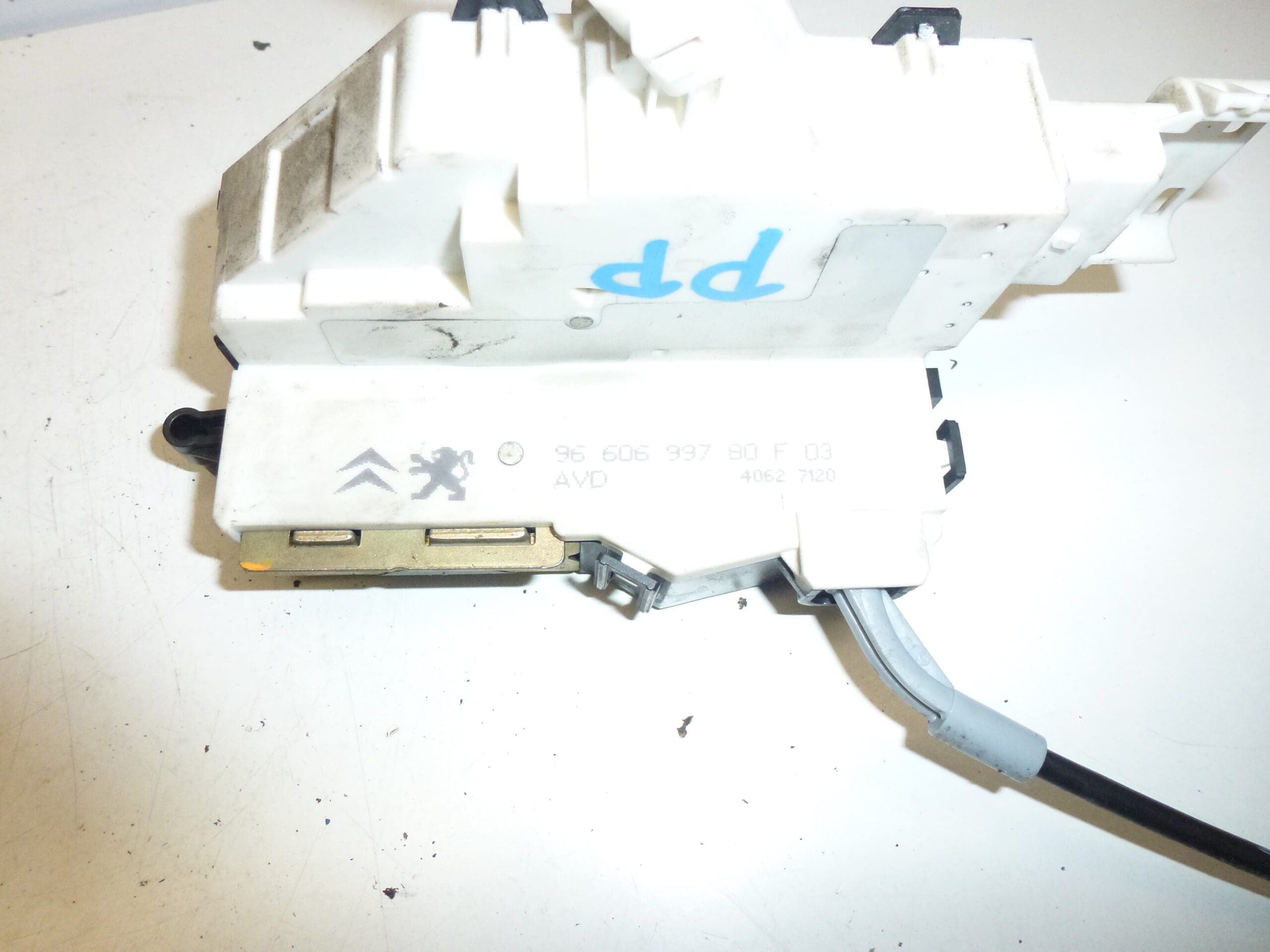 Höger framdörrlås Citroën C4 9660699780 9136R8