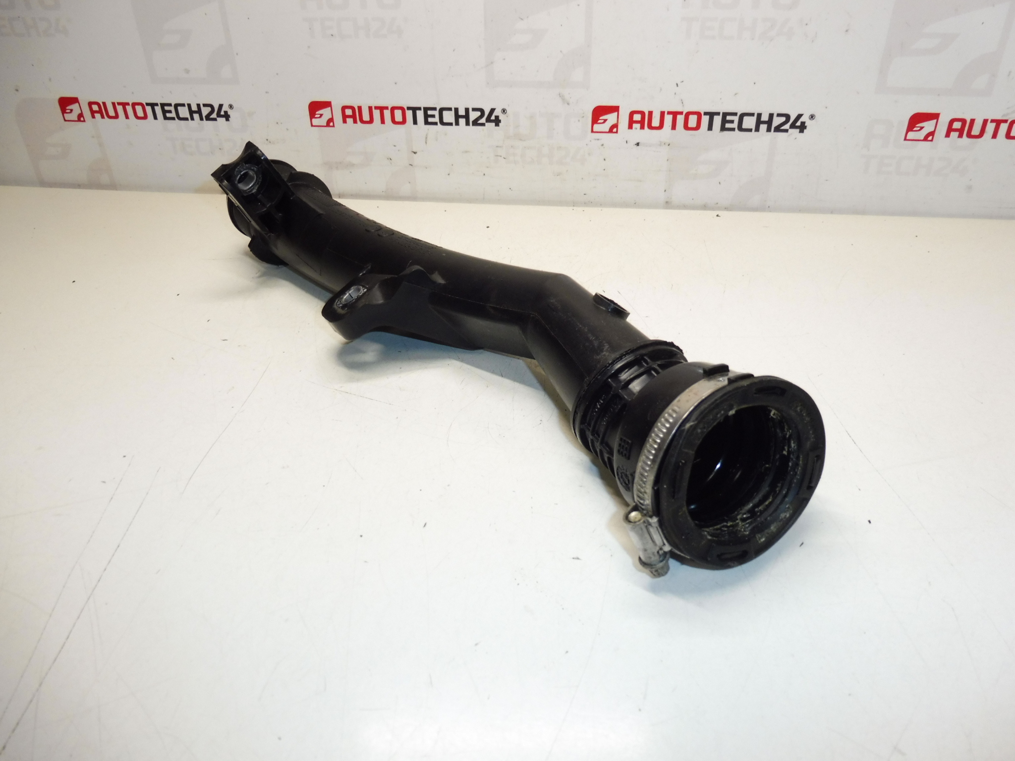 Luftanslutning 1,5 HDI Citroën Peugeot 9831710780