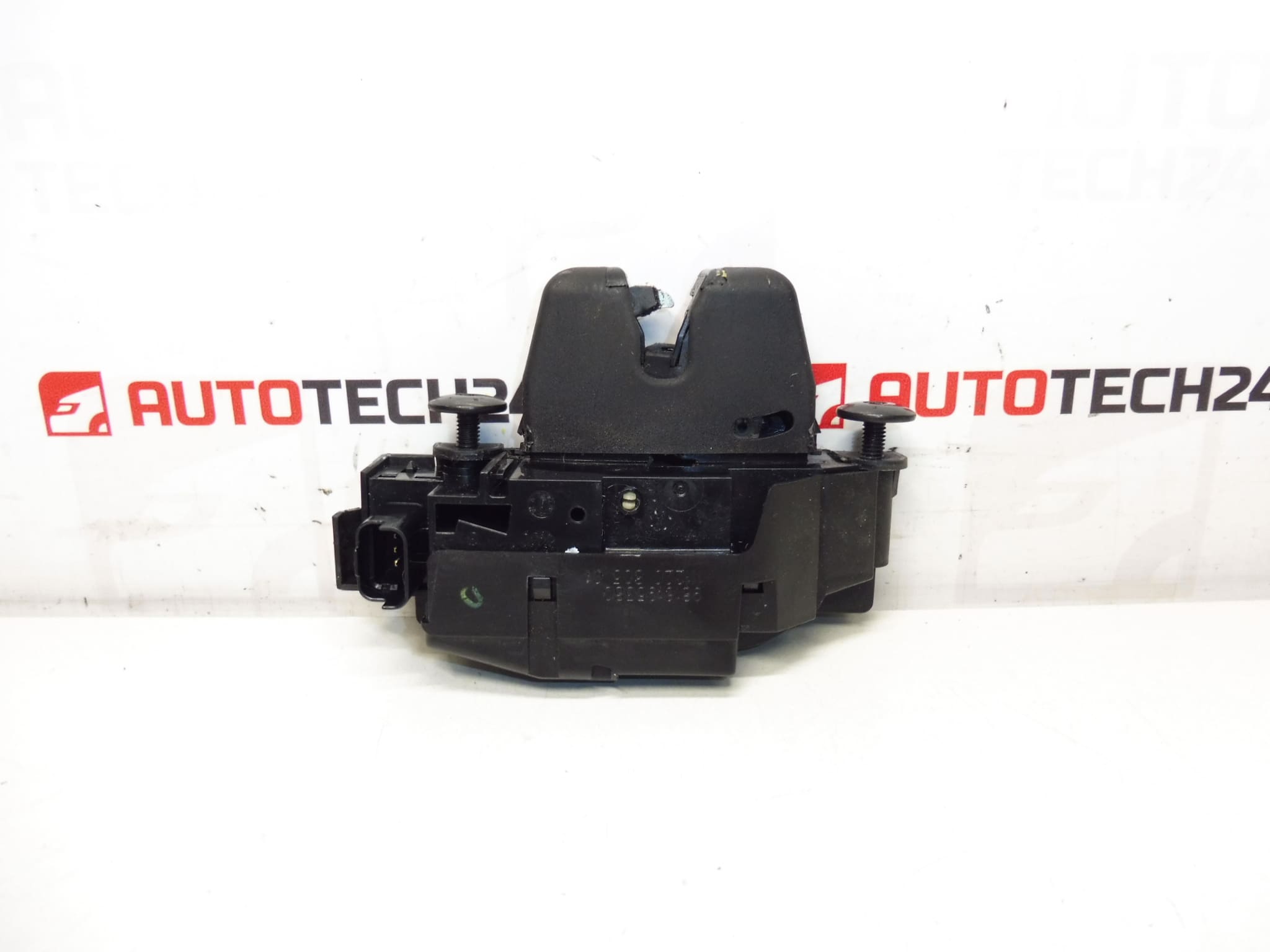 Citroen Peugeot bakluckelås 9816195380