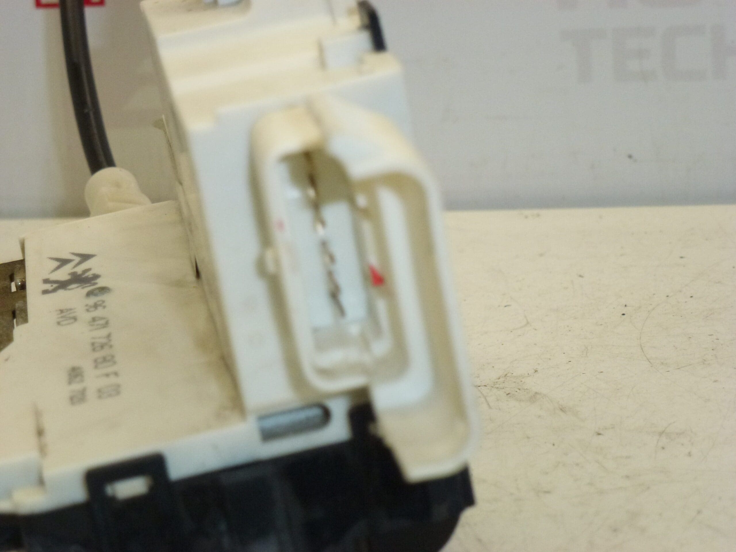 Höger framdörrlås Citroën C4 9647172680 9136R8 9136ES - Bild 2