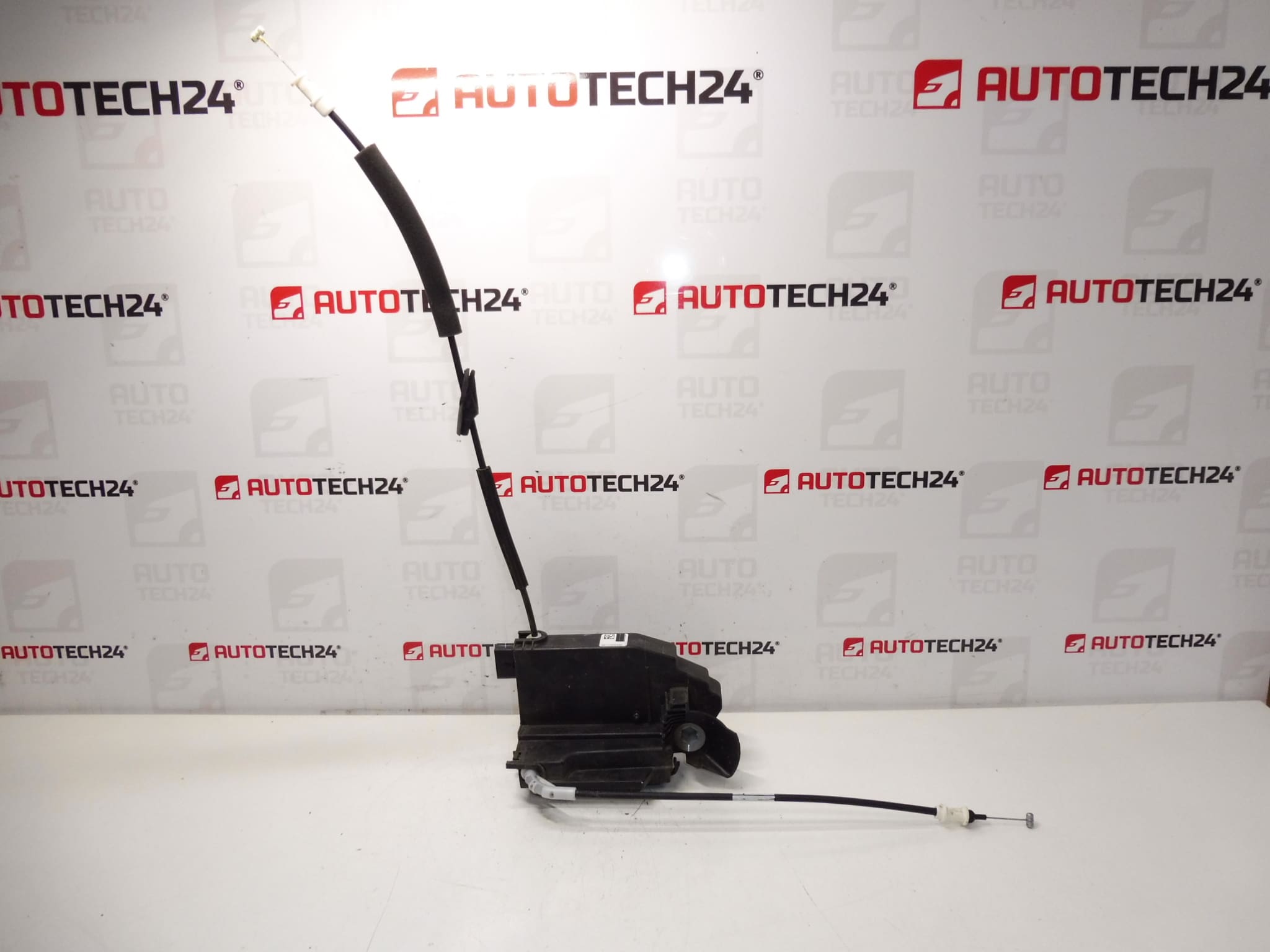 Vänster främre förardörrslås Peugeot 308 T9 9810309480