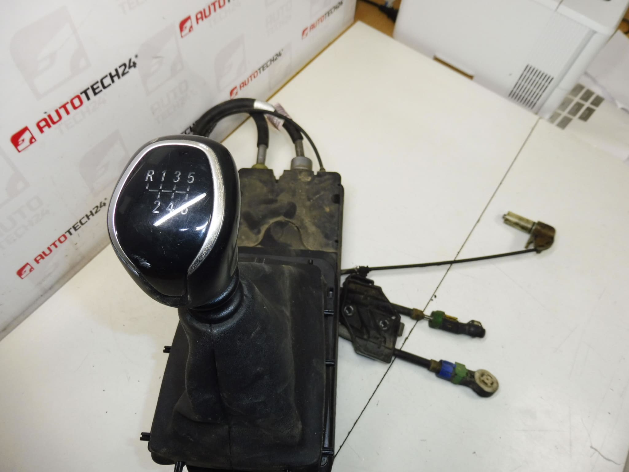 Växelspak med kablar Peugeot 308 T9 9825223280 YQ001073YX - Bild 2