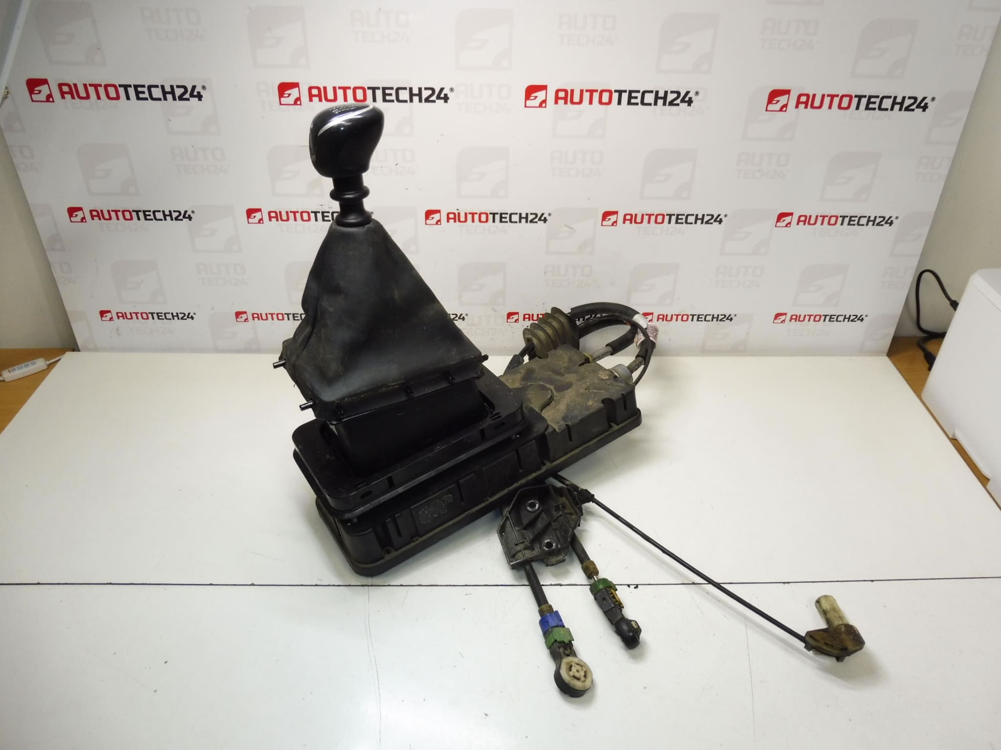 Växelspak med kablar Peugeot 308 T9 9825223280 YQ001073YX