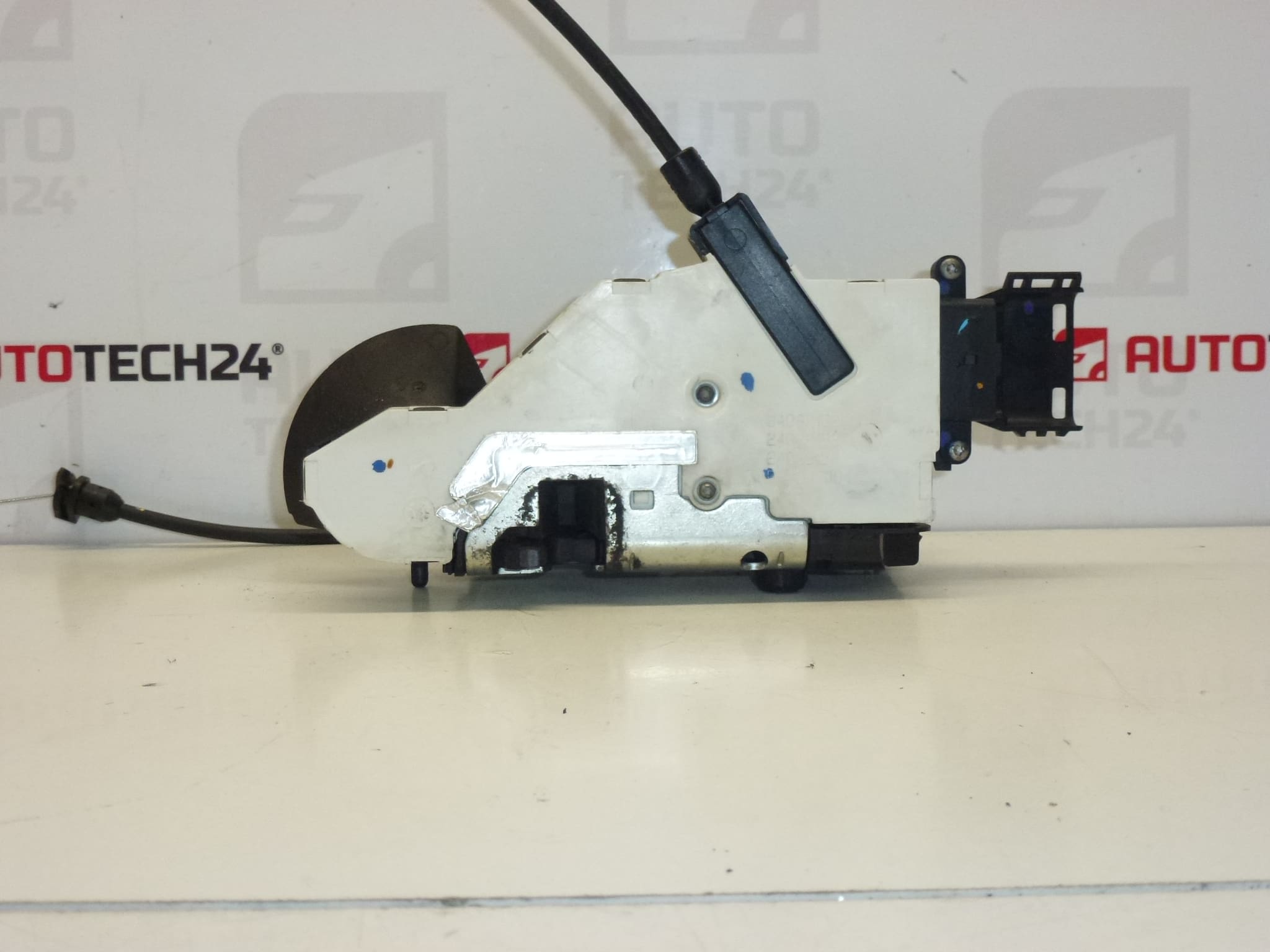 Vänster framdörrlås Peugeot 207 24087158 9135V9 - Bild 2