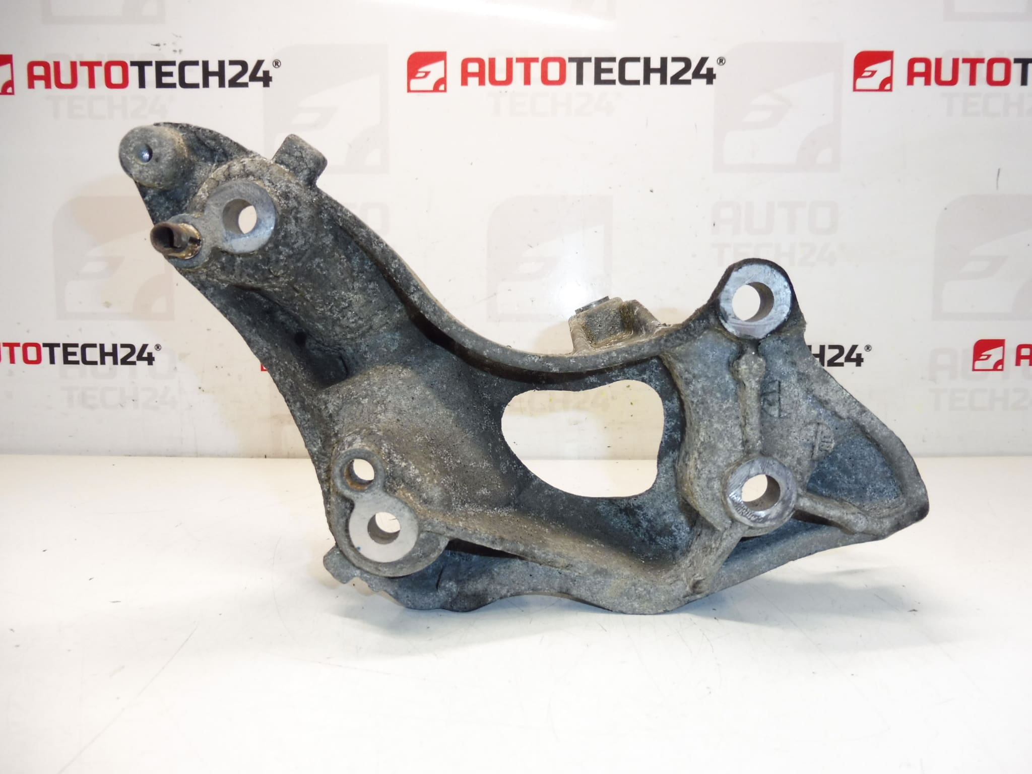 Generatorhållare Citroën Peugeot 9658199180 5706L3 - Bild 2