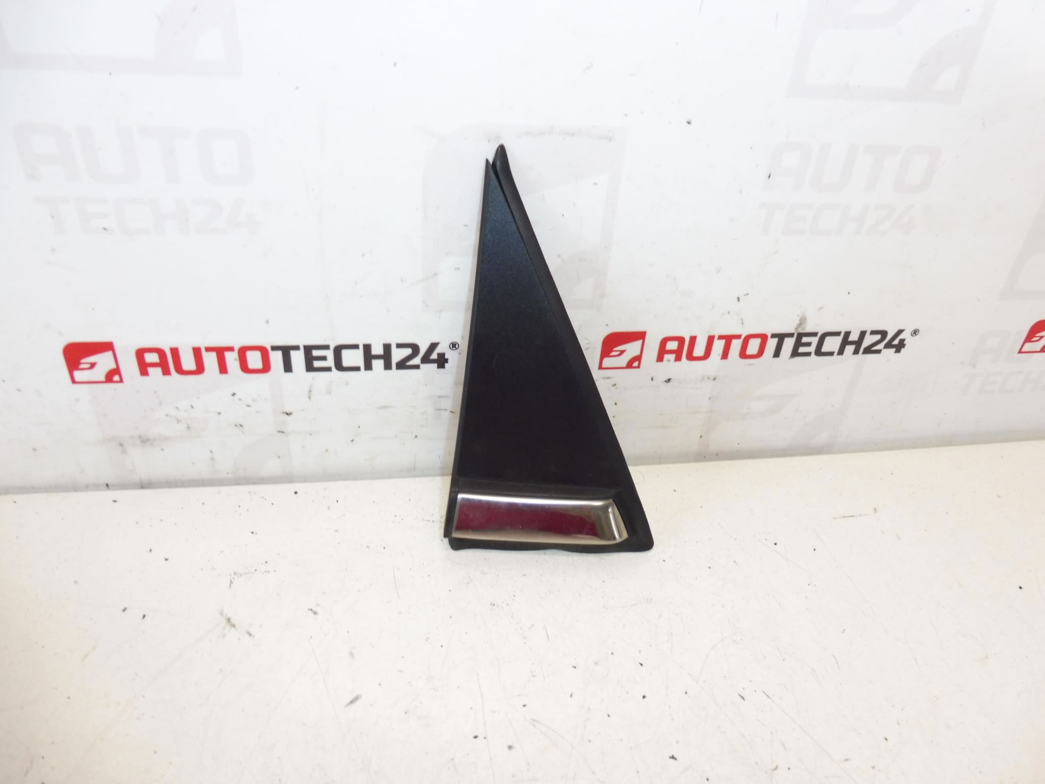 Kåpa framför höger spegel Citroen C3 II A51 9025V9