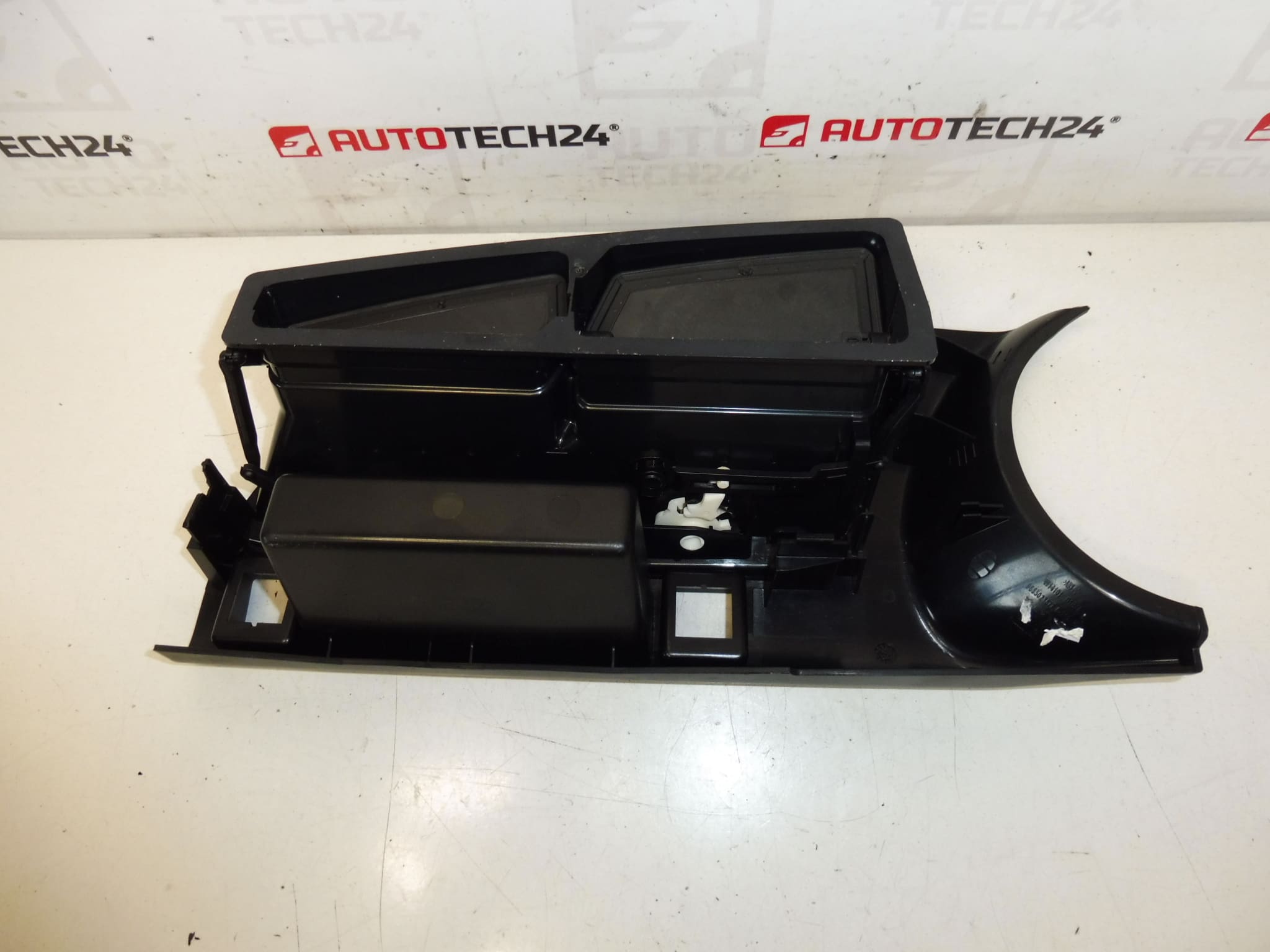 Mittpanel Peugeot 3008 5008 823114 - Bild 2