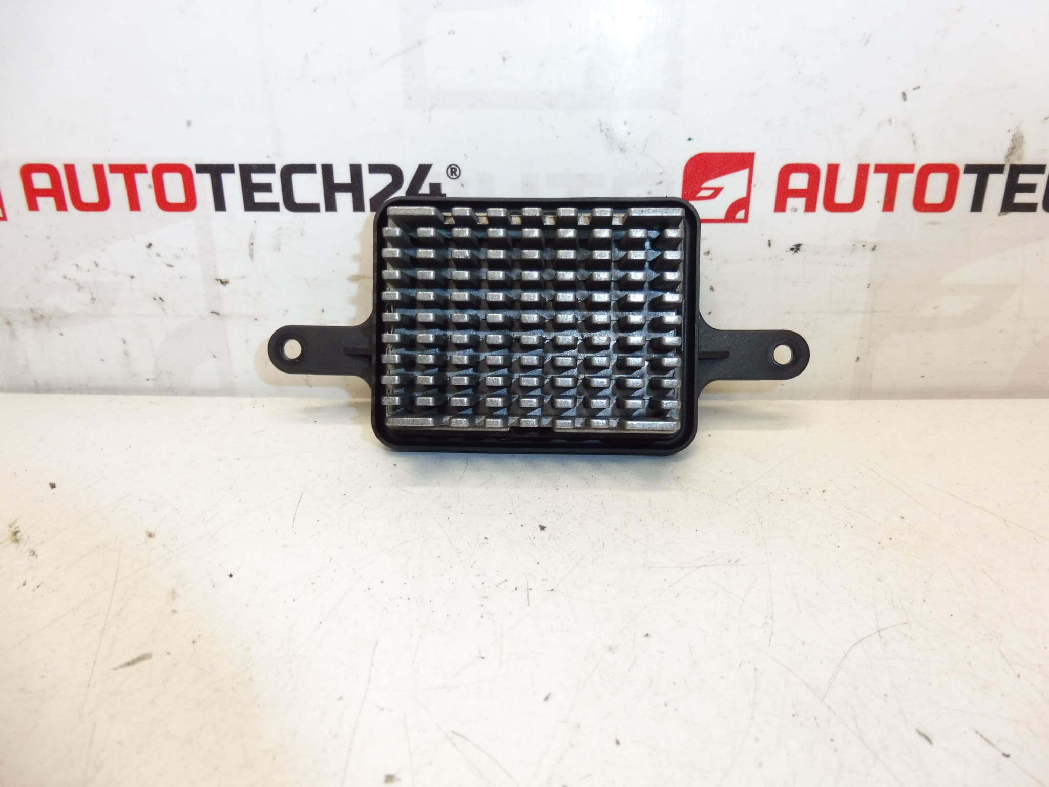 Peugeot 3008 5008 värmefläkt kontrollmodul P7708004 6441CQ