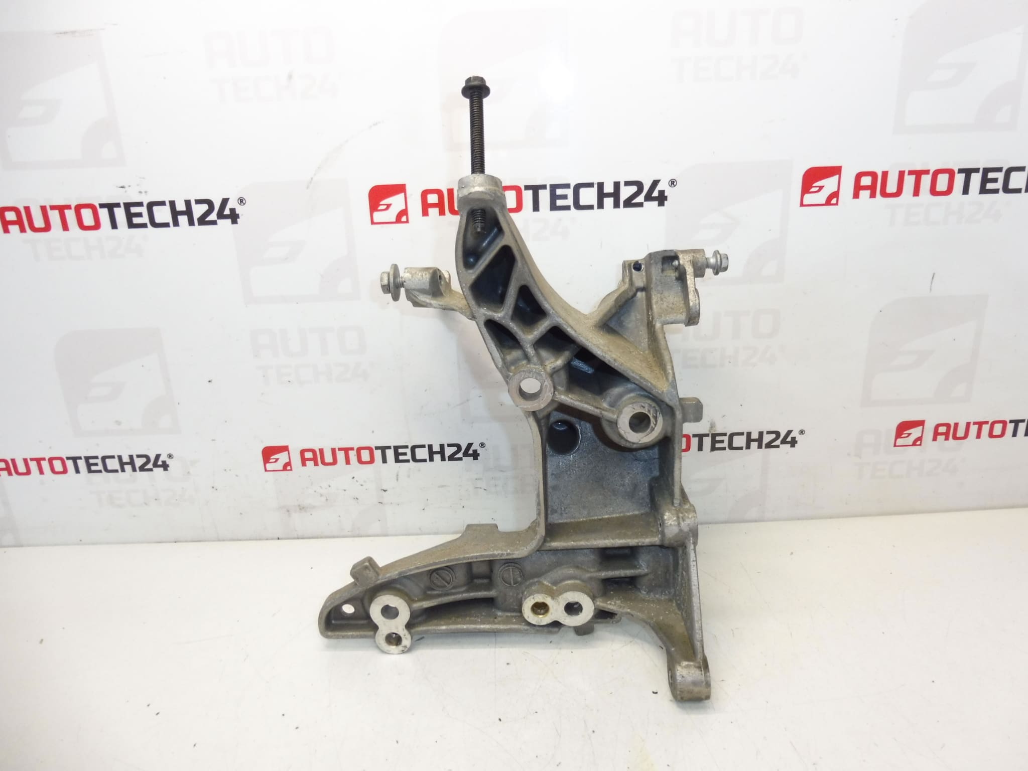 Generatorhållare Citroën Peugeot 9684613880 5706N9 - Bild 2