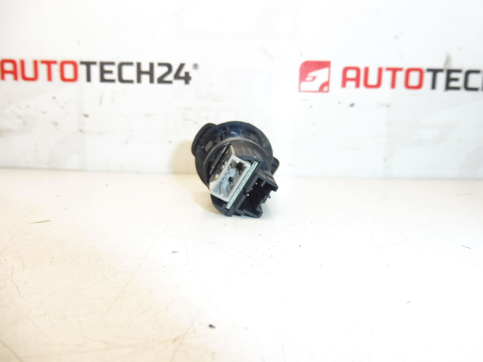USB-uttag Citroën Peugeot 96645227ZD 6574JV - Bild 2