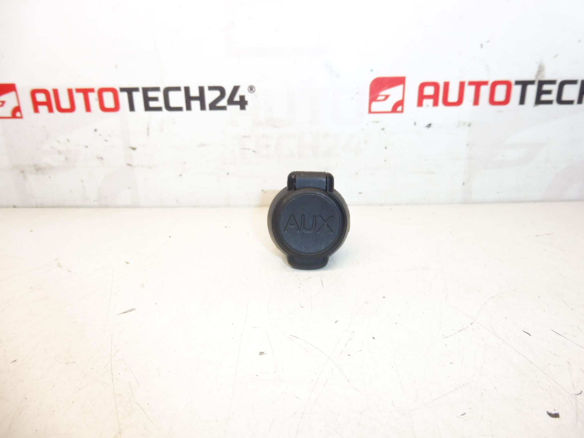 USB-uttag Citroën Peugeot 96645227ZD 6574JV