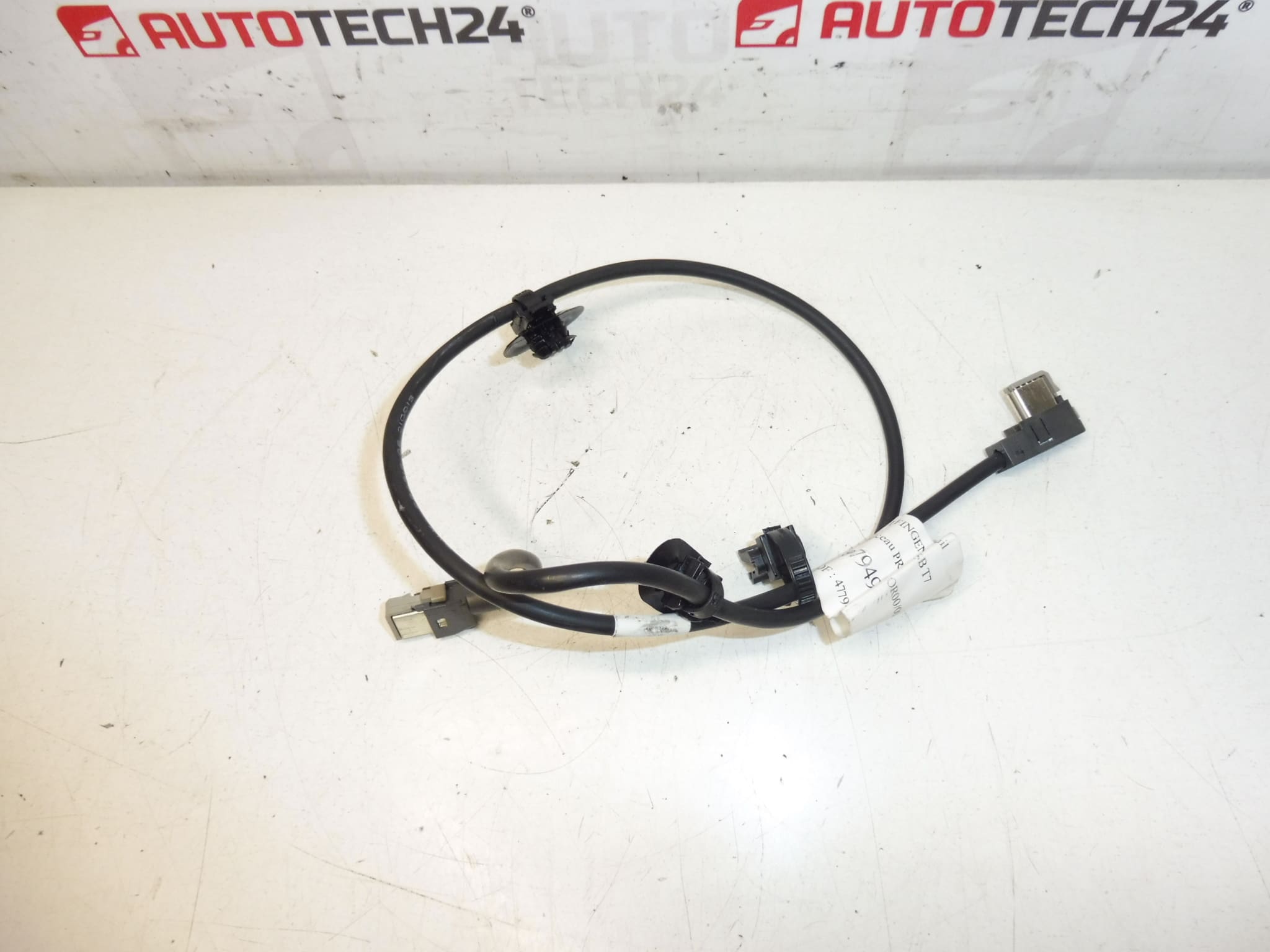 Citroen Peugeot USB Volym 9687949180 6586ZS