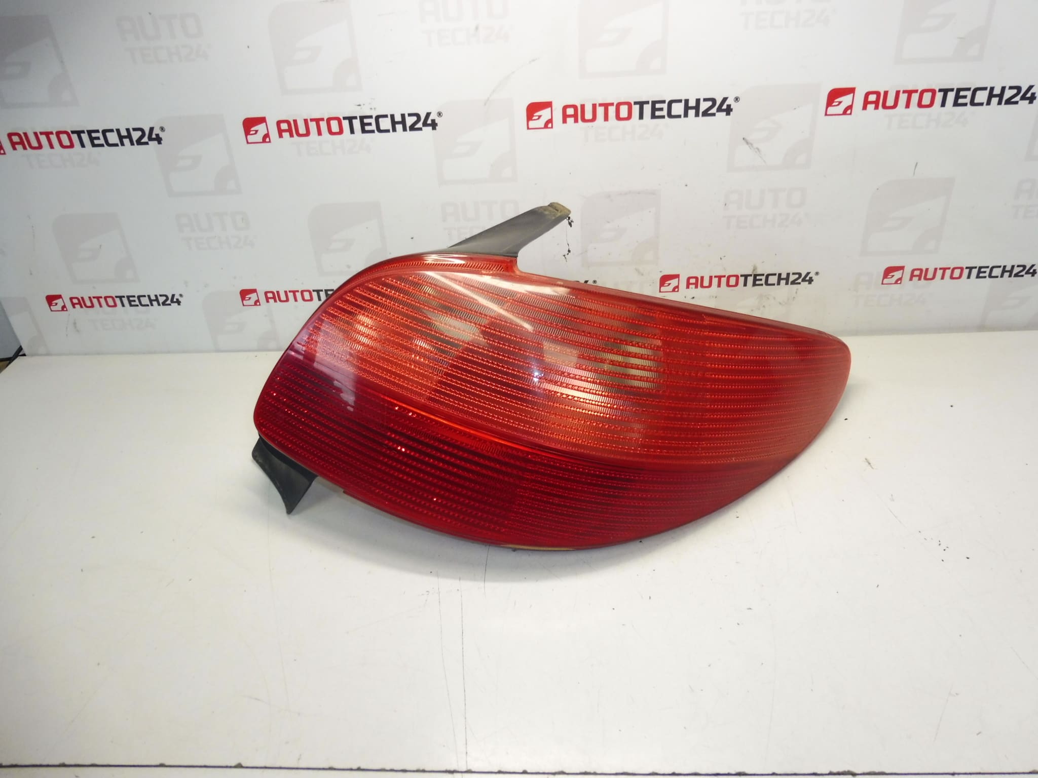 Höger baklykta Peugeot 206 till 6/2003 6351P1