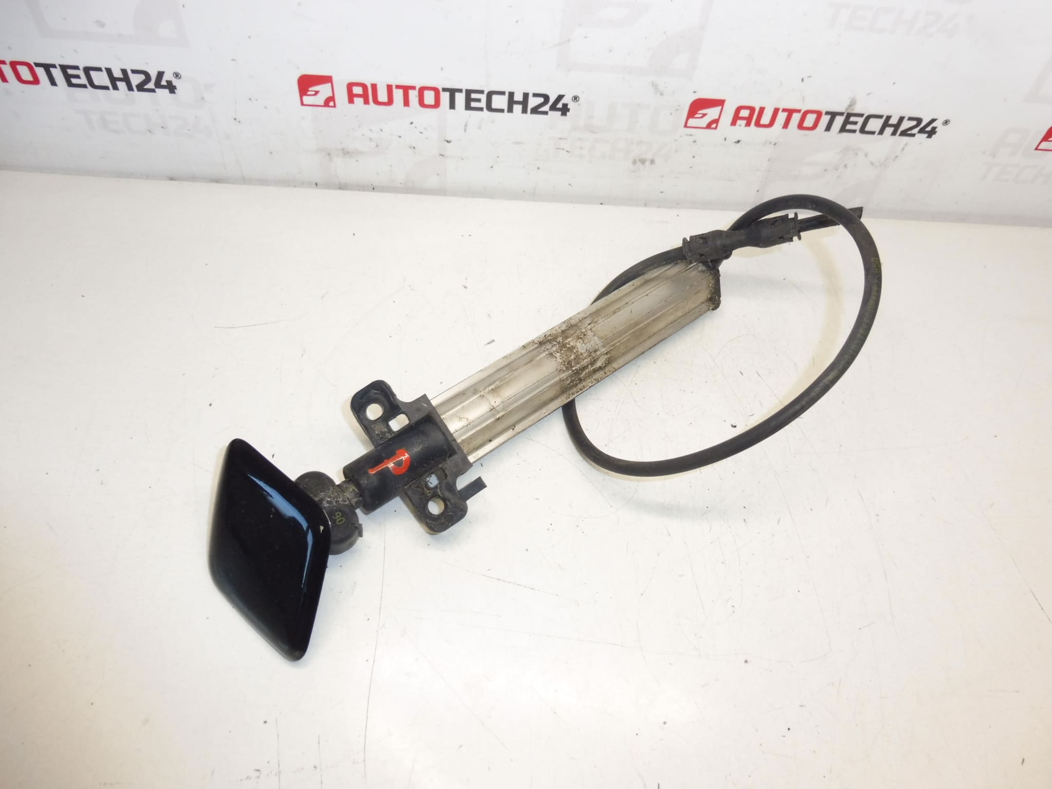 Höger strålkastarspolarmunstycke Peugeot 308 T7 6438Y8 6438Z0