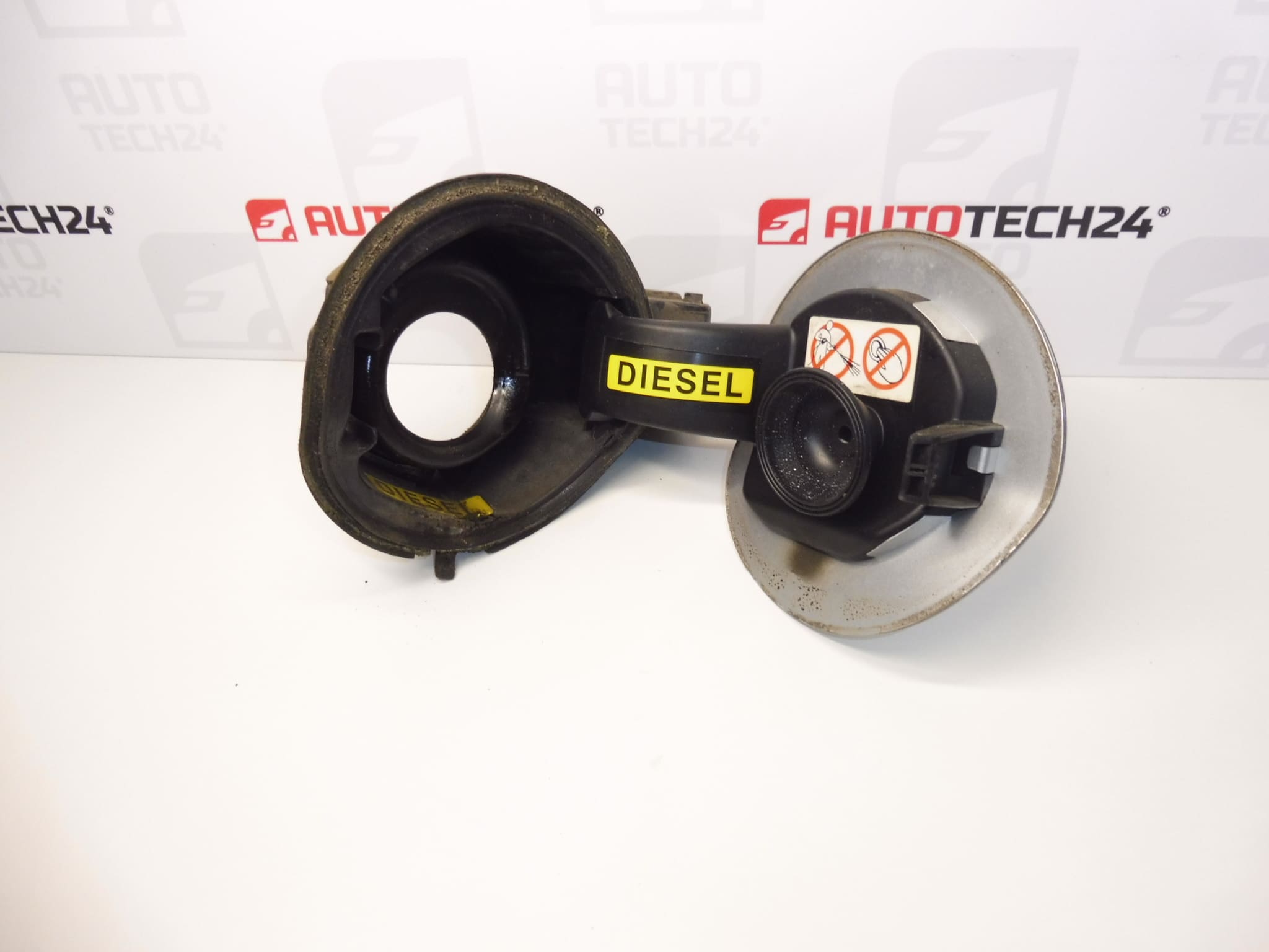 Tanklock Citroën C4 B7 EZRC 9687310880 1517J1 1518F9