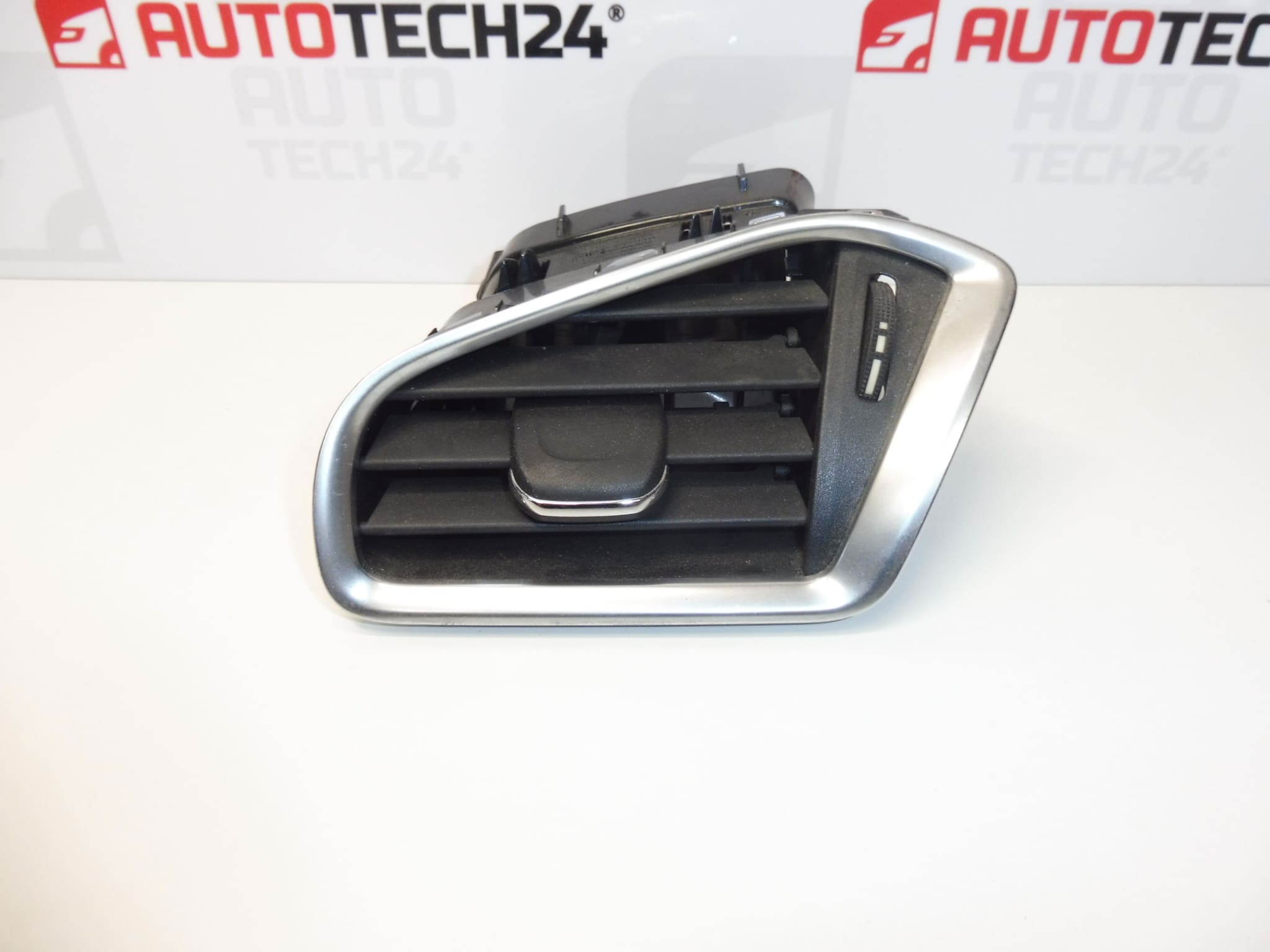 Vänster ventilationsgaller Citroen C4 II B7 och DS4 9671332377 8247S2