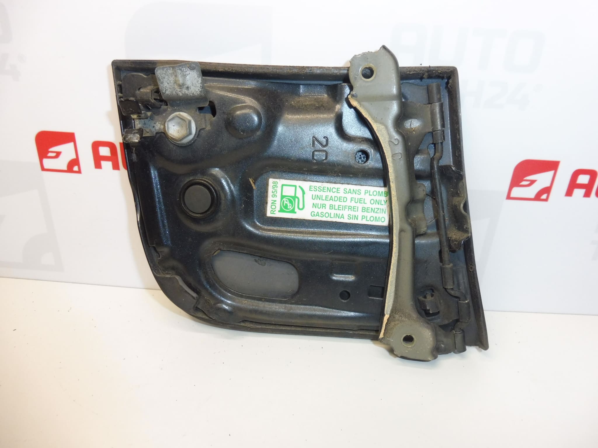 Skydd till tanklock KTA Peugeot 107 Citroën C1 KTB 1517C5 1517C9 - Bild 2